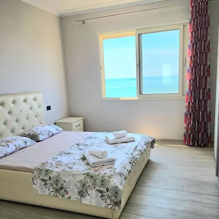 Sea Vista 50m From - Happy شقة *